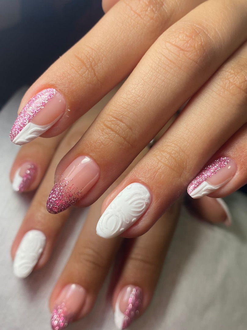 Uñas rosadas con glitter · Perfect Nails